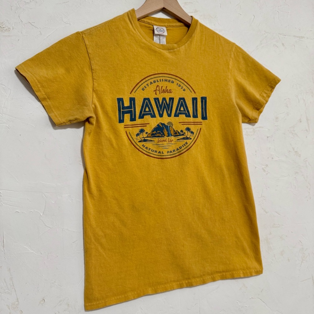 3/$20 Vintage Hawaii Aloha Graphic T-Shirt Mustard Yellow Small Island Life Tee - Picture 4 of 8
